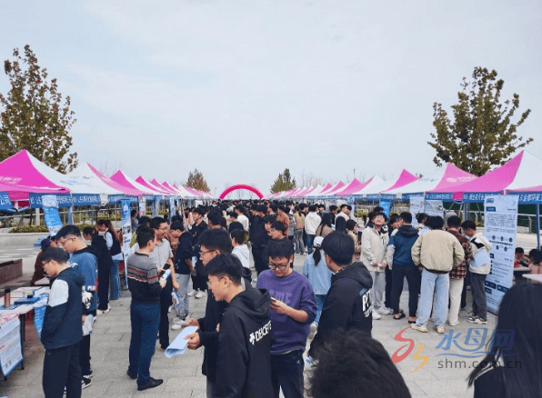 “秋天的第一场招聘会”很火爆 岗位需求超过19000人