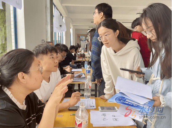 “秋天的第一场招聘会”很火爆 岗位需求超过19000人