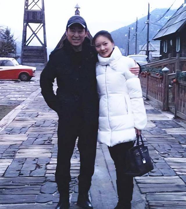陈婷现实长什么样？路人镜头才是“照妖镜”，突然理解张艺谋了