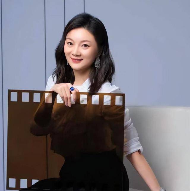 陈婷现实长什么样？路人镜头才是“照妖镜”，突然理解张艺谋了