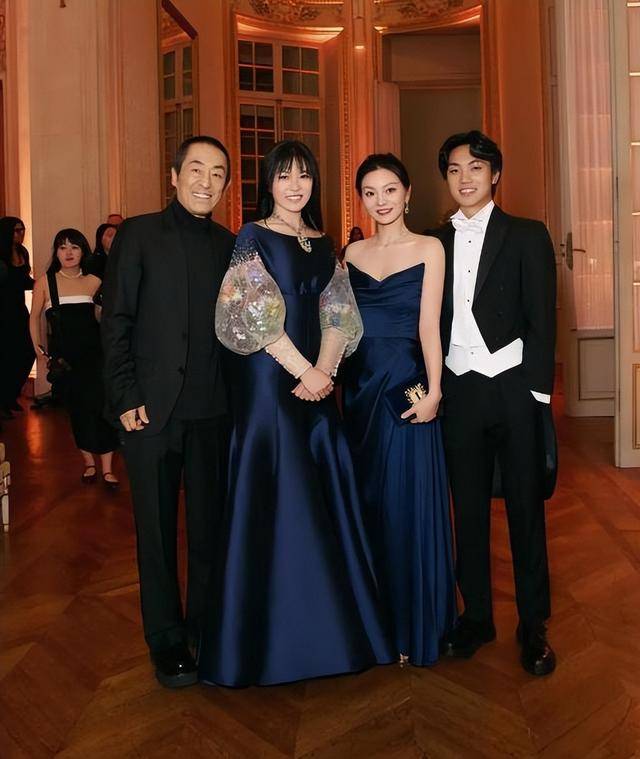 陈婷现实长什么样？路人镜头才是“照妖镜”，突然理解张艺谋了