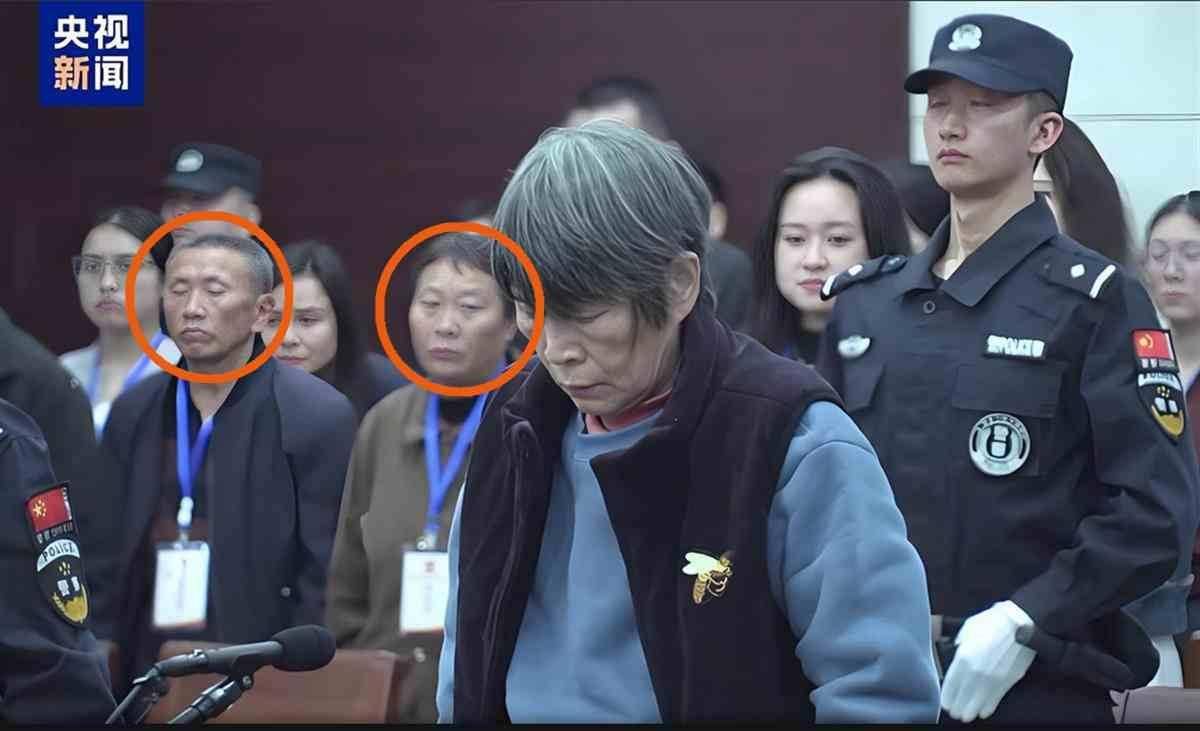 被余华英拐卖30年的小伙回乡认亲，全村放鞭炮欢迎，当年一同被拐的哥哥仍未回家
