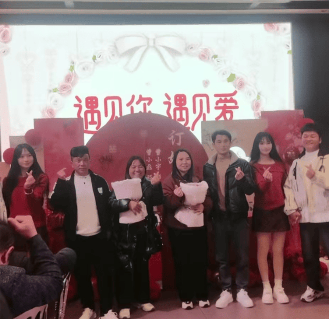 湖南双胞胎姐妹和双胞胎兄弟订婚：女方年仅18岁，可办婚宴不能领证