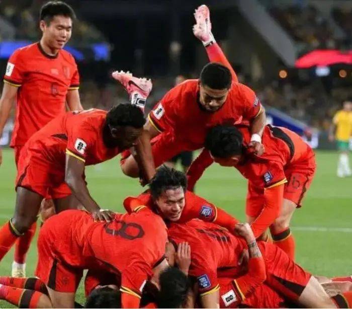 多名前国脚到杭州现场为国足助威！输球则无缘直通世界杯
