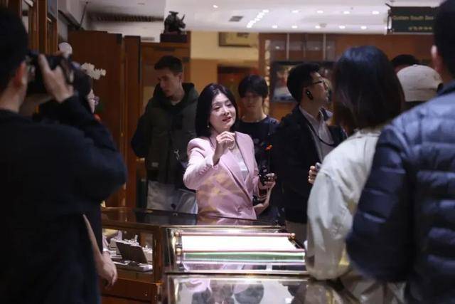 “珍珠女王”离世，年仅55岁！
