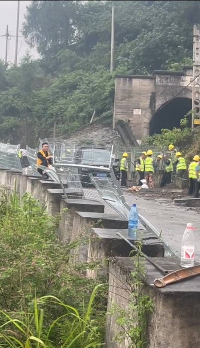 湖南焦柳铁路事故段已开始加装防护网