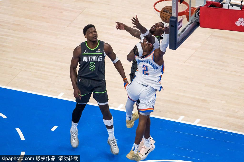 NBA炸锅！官员短信嘲讽西决G1裁判“地狱三人组”，亚历山大罚球引爆争议！